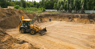 Разработка котлована Назарово стоимость за от 573 руб. м3 - заказать работы по копке и рытью котлованов | траншей 